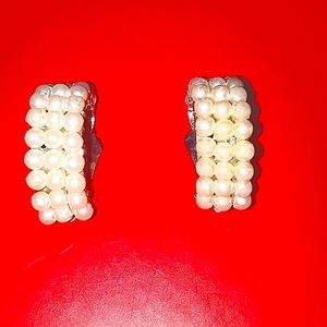 Vintage pearl gold tone clip on earrings from the 1940s unbranded.